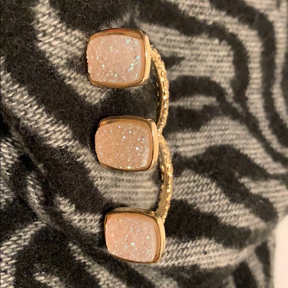 Dara Ettinger - 2 finger ring - 3 druzy stones - Picture 3 of 4